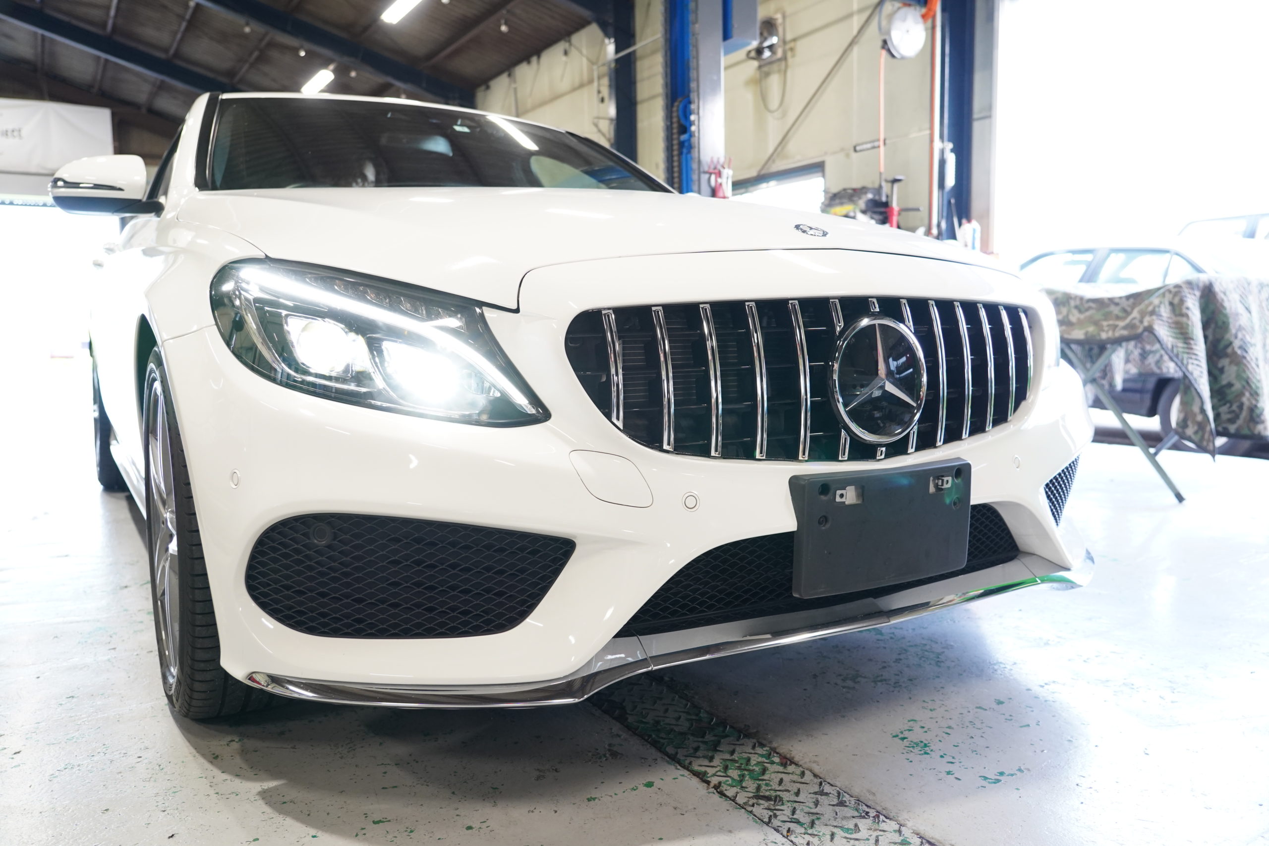 滋賀県】Mercedes-Benz メルセデスベンツ C180 W205 グリル交換 パナメ